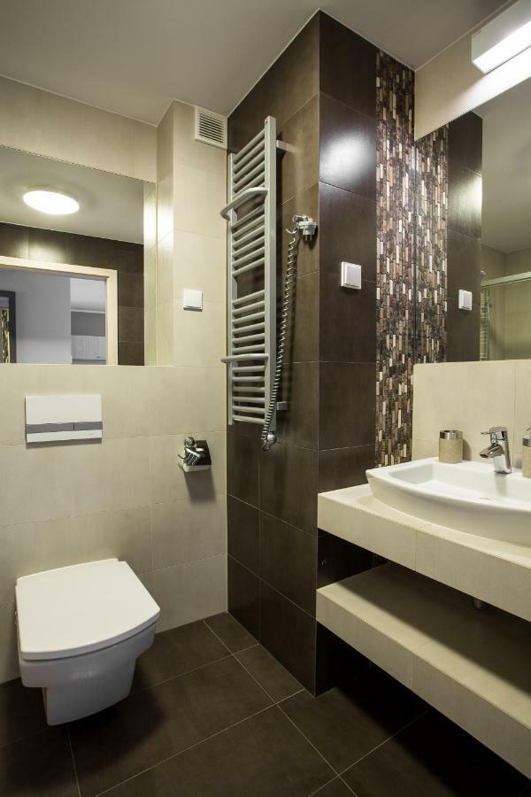 Hotel *** Nat 库瑞尼卡慕斯卡 外观 照片