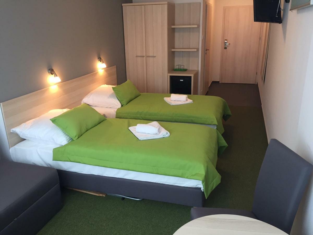 Hotel *** Nat 库瑞尼卡慕斯卡 外观 照片