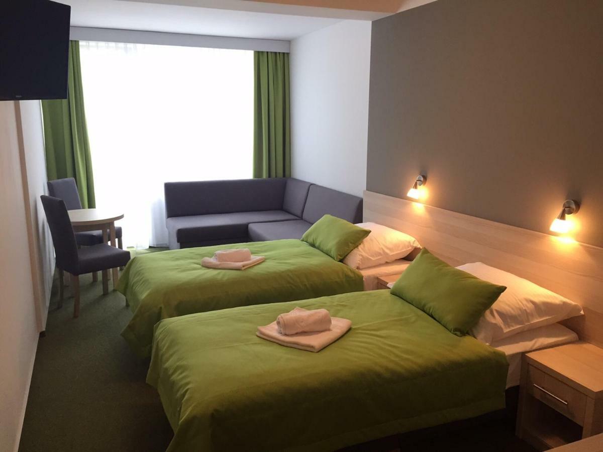 Hotel *** Nat 库瑞尼卡慕斯卡 外观 照片